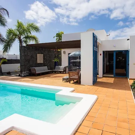 Villa Captivating 2-bed In *