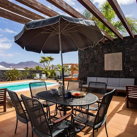 Villa Captivating 2-bed In *